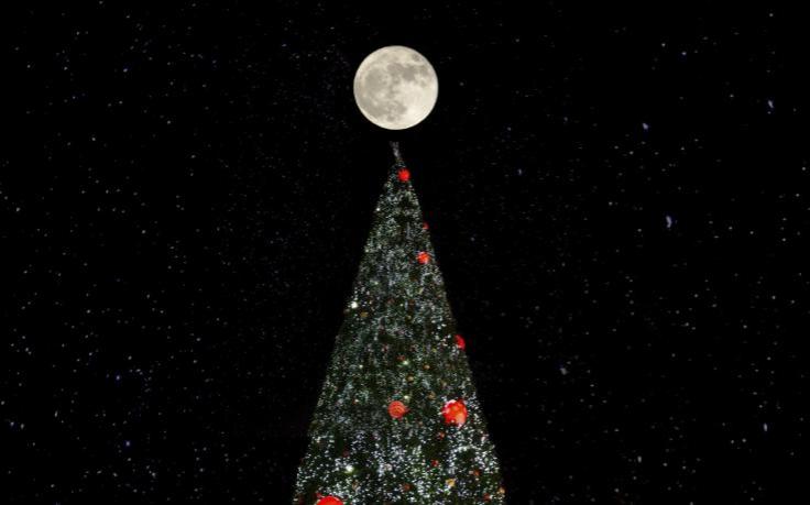 xmas-tree-moon-auimeesri