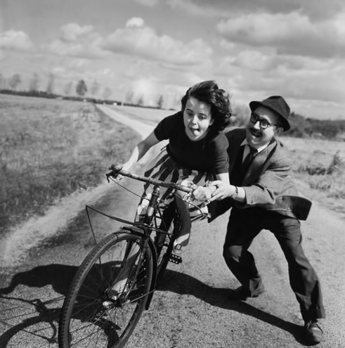La-jeune-fille-au-velo.-Robert-Doisneau